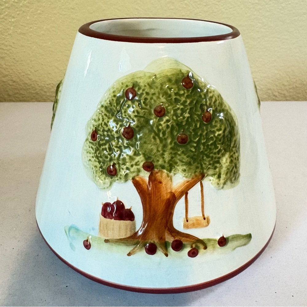 Yankee Candle large jar candle topper with a country style apple tree design